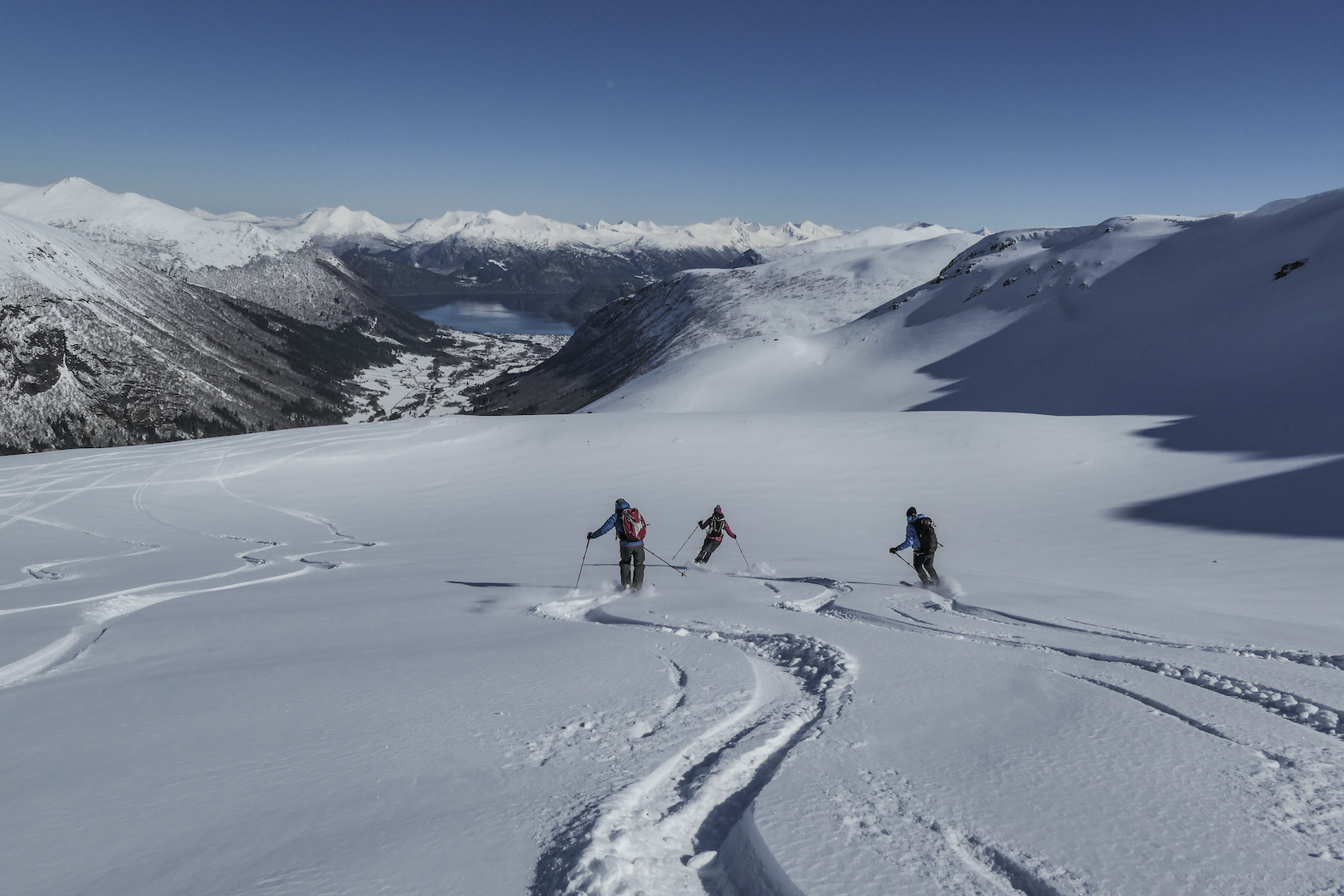 Powderabfahrt vom Kjosen in Romsdalen
